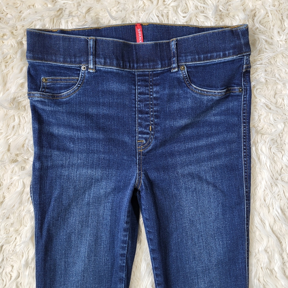 Spanx Flare Leg Pull On Jeans Size Medium Dark Wash - Picture 3 of 15